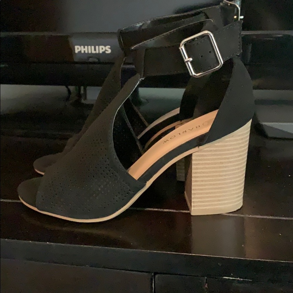 Open toe ankle strap shoes